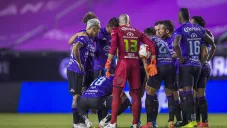 Jugadores de Mazatlán previo a un partido