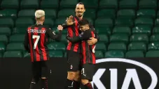 Jugadores del Milan celebran un gol en Celtic Park