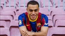 Sergiño Dest cuando fue presentado con el Barcelona