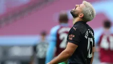 Kun Agüero durante un duelo con el Manchester City