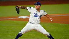 Julio Urías en el Juego 6 de la Serie Mundial