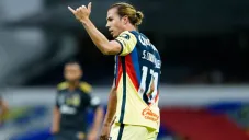 Sebastián Córdova en festejo con América