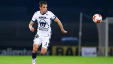 Alan Mozo en acción con Pumas