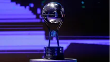 Trofeo de la Copa Sudamericana en un sorteo
