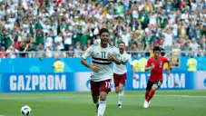 Carlos Vela durante un partido con México
