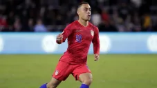 Sergiño Dest en un partido internacional con Estados Unidos