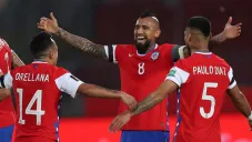 Arturo Vidal festeja una anotación con Chile