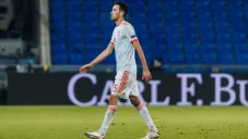 Sergio Busquets saliendo de cambio en el partido entre España y Suiza