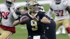Drew Brees en acción ante San Francisco
