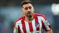 Héctor Herrera durante un duelo con el Atlético de Madrid