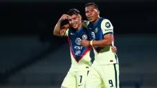 Leo Suárez y Roger Martínez festeja una una anotación