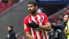 Diego Costa durante un duelo con el Atlético de Madrid