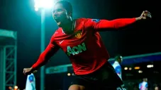 Valencia festeja un gol con Manchester United