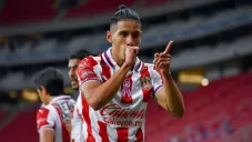 Uriel Antuna en partido con Chivas