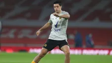 Raúl Jiménez en calentamiento con Wolves