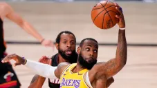 LeBron James en un partido de NBA con los Lakers