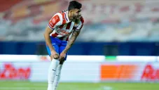Alexis Vega en acción con Chivas