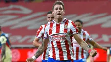Chicote Calderón festeja un gol con Chivas