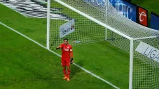 Jesús Corona durante un partido con Cruz Azul
