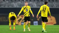 Marco Reus y sus compañeros del Borussia Dortmund luego de la derrota