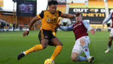 Adama Traoré durante el duelo ante Aston Villa
