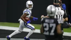 NFL: Indianapolis venció a Las Vegas y se mantiene en la lucha por el Sur de la AFC