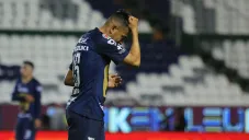 Sebastián Saucedo en un partido con los Pumas