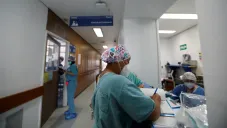 Covid-19: Sheinbaum reconoció que aún no tienen esquema para aplicar vacuna a personal médico