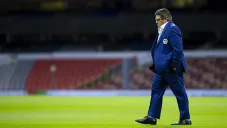 Miguel Herrera al final de un partido con América