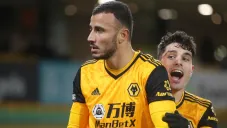 Saiss celebra un gol con Wolverhampton