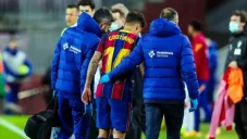 Philippe Coutinho saliendo del juego por lesión