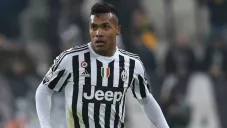 Alex Sandro en partido con Juventus