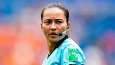 La silbante Edina Alves en un partido