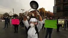 Trabajadores del sector restaurantero solicitan permiso para laborar