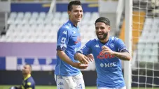 Lorenzo Insigne y el mexicano Hirving Lozano en un duelo