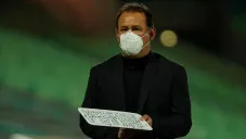 Juan Reynoso en el partido contra Santos