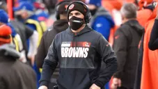 Browns: Kevin Stefanski regresó a instalaciones del equipo tras superar el Covid-19