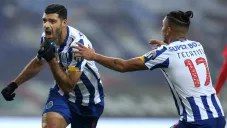 Taremi y Tecatito festejan el gol de la igualada