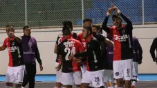 Othoniel Arce festeja junto a sus compañeros del Melgar