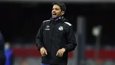 Larcamón en el partido contra Cruz Azul