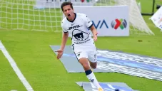 Carlos Gutiérrez en festejo con Pumas vs Mazatlán