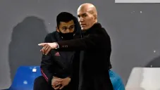 Zinedine Zidane dirigiendo al Real Madrid ante el Alcoyano