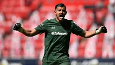 Luis García en un partido con Toluca