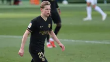 De Jong en partido con Barcelona