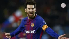 Lionel Messi durante un duelo con el Barcelona