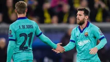 Frenkie de Jong y Messi durante un duelo con el Barcelona