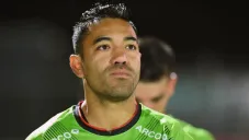 Marco Fabián, en un duelo con Juárez