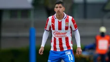 Ángel Zaldívar durante un duelo con Chivas