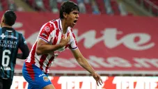 JJ Macías festeja un gol con Chivas