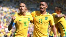 Gabriel Jesús y Neymar festejando una anotación